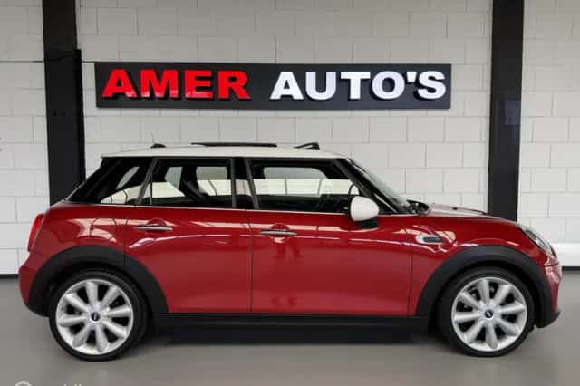 MINI Cooper (2015) thumbnail 3