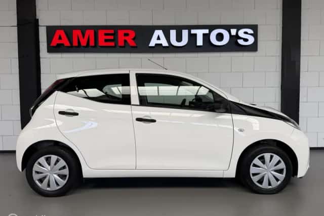 Toyota Aygo (2017) thumbnail 3