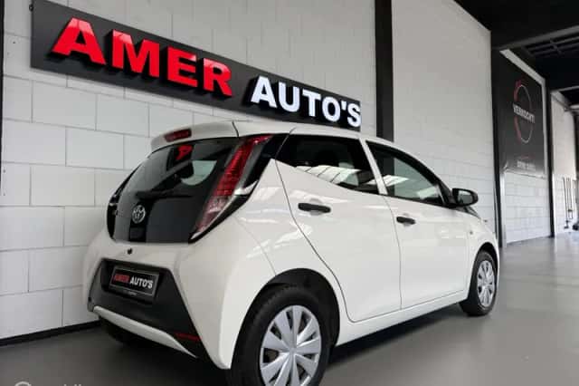 Toyota Aygo (2017) thumbnail 4