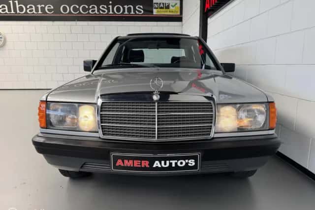 Mercedes-Benz 190-Serie (1983) thumbnail 2
