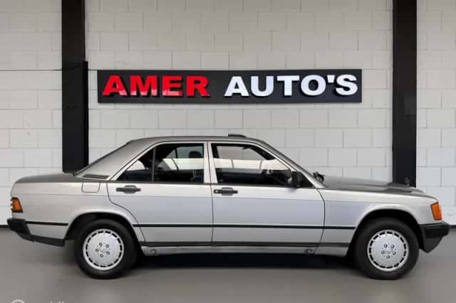 Mercedes-Benz 190-Serie (1983) thumbnail 3