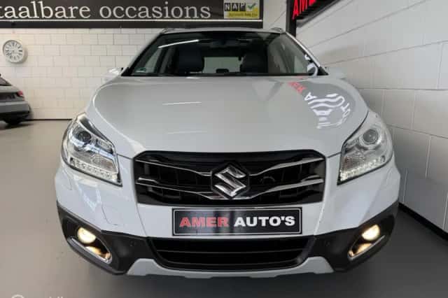 Suzuki SX4 S-Cross (2016) thumbnail 2