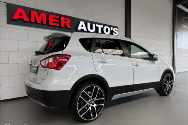 Suzuki SX4 S-Cross (2016) thumbnail 4
