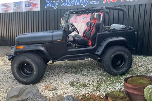 Jeep Wrangler (1994) thumbnail 3