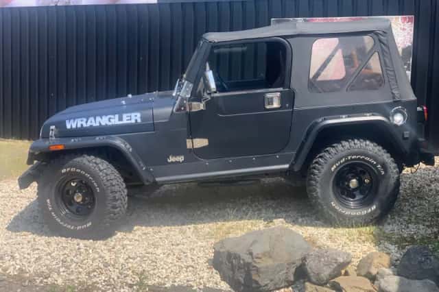 Jeep Wrangler (1997) thumbnail 3