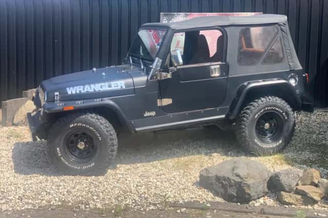 Jeep Wrangler (1997) thumbnail 4