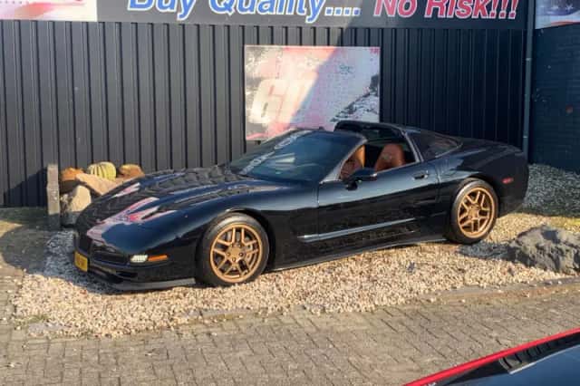 Chevrolet Corvette (2001) thumbnail 1