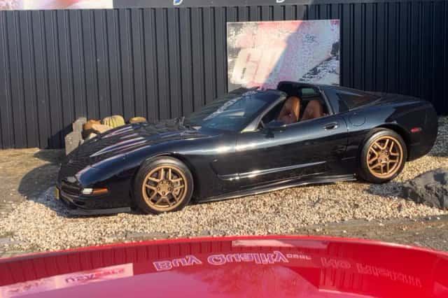 Chevrolet Corvette (2001) thumbnail 2