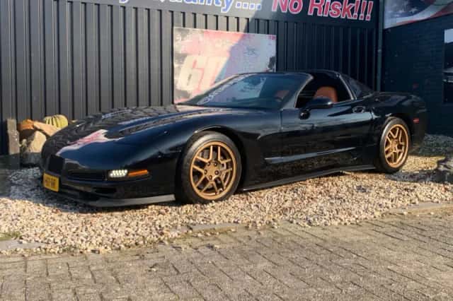 Chevrolet Corvette (2001) thumbnail 3