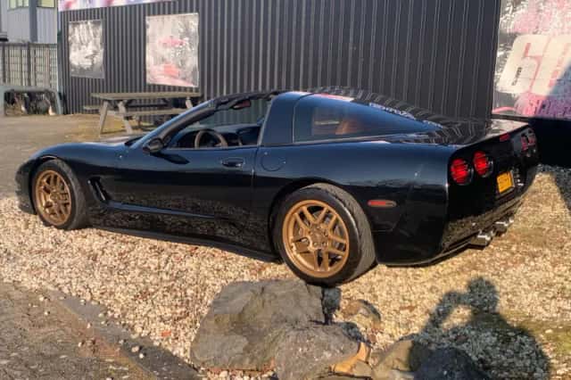 Chevrolet Corvette (2001) thumbnail 4