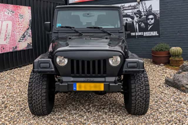 Jeep Wrangler (2005) thumbnail 2