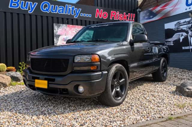 Chevrolet Tahoe (2003) thumbnail 1