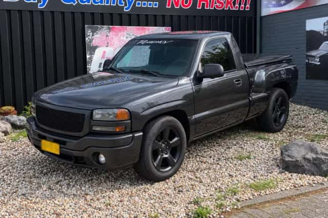 Chevrolet Tahoe (2003) thumbnail 3
