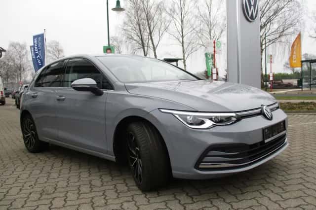 Volkswagen Golf (2022) thumbnail 3