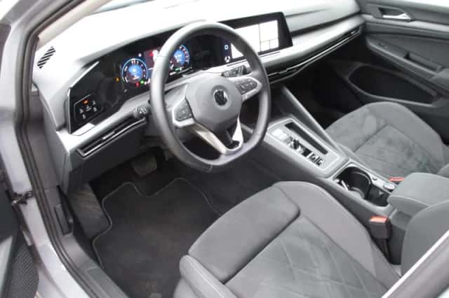Volkswagen Golf (2022) thumbnail 4