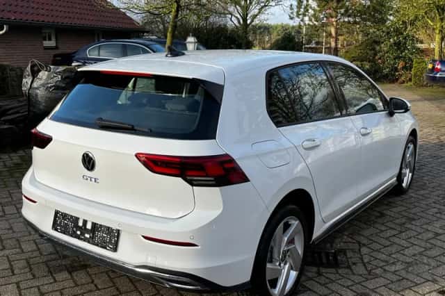 Volkswagen Golf (2022) thumbnail 4