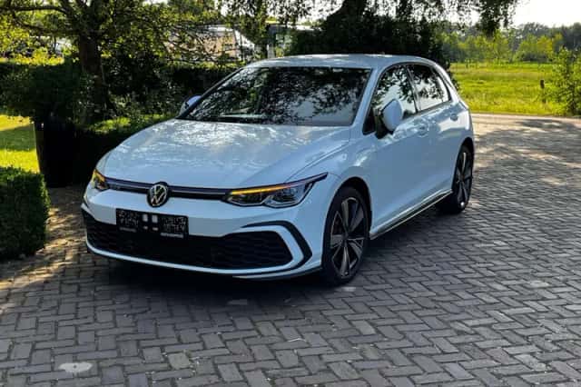 Volkswagen Golf (2022) thumbnail 1
