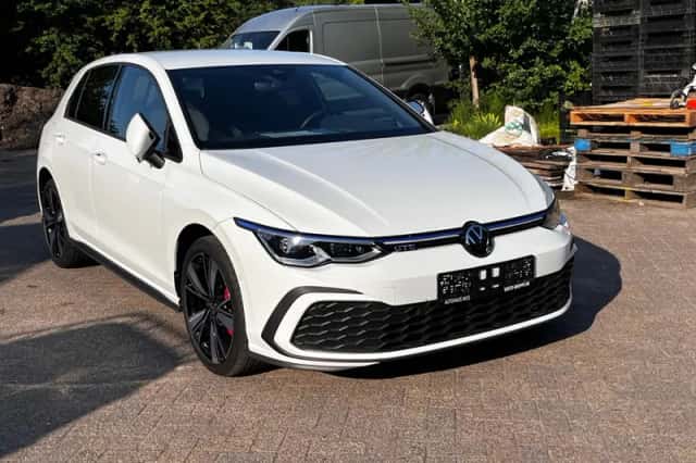 Volkswagen Golf (2022) thumbnail 2