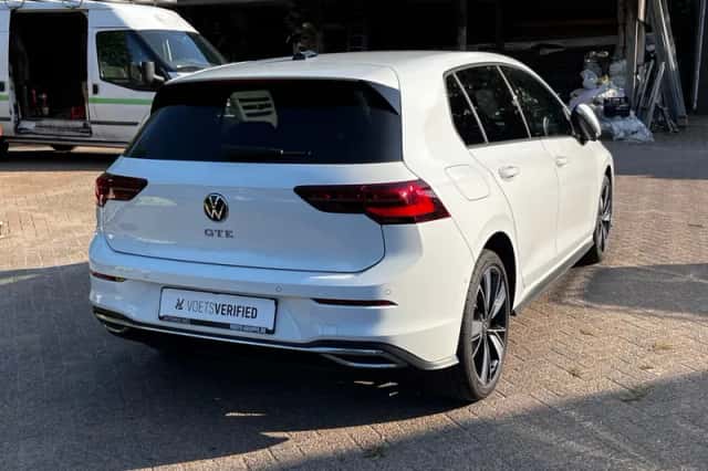 Volkswagen Golf (2022) thumbnail 3