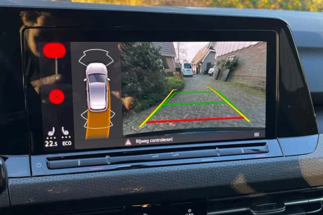 Volkswagen Golf (2022) thumbnail 4