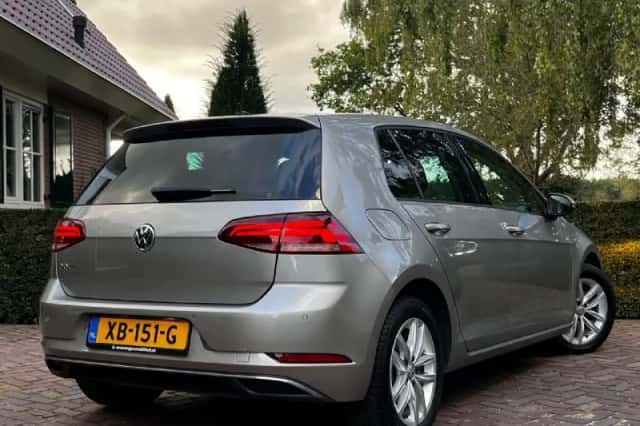 Volkswagen Golf (2018) thumbnail 2