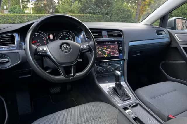 Volkswagen Golf (2018) thumbnail 3