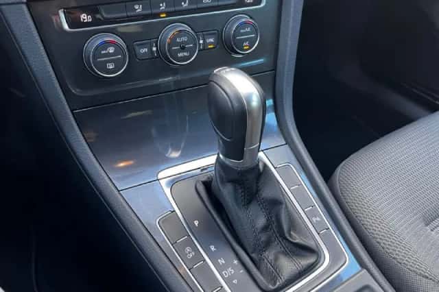 Volkswagen Golf (2018) thumbnail 4