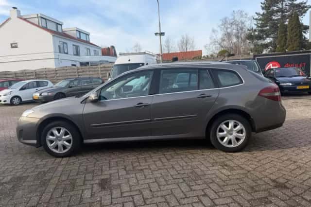 Renault Laguna (2010) thumbnail 1