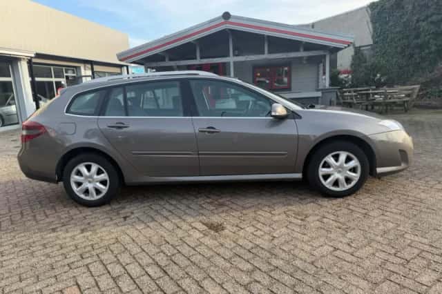 Renault Laguna (2010) thumbnail 2