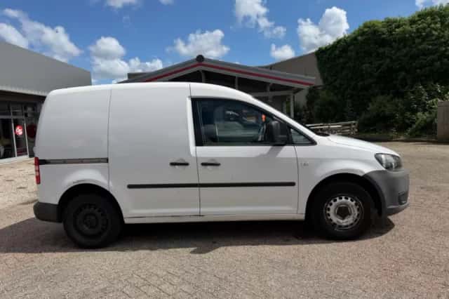 Volkswagen Caddy (2011) thumbnail 2