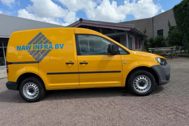 Volkswagen Caddy (2014) thumbnail 2