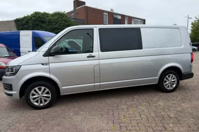Volkswagen Transporter (2018) thumbnail 1