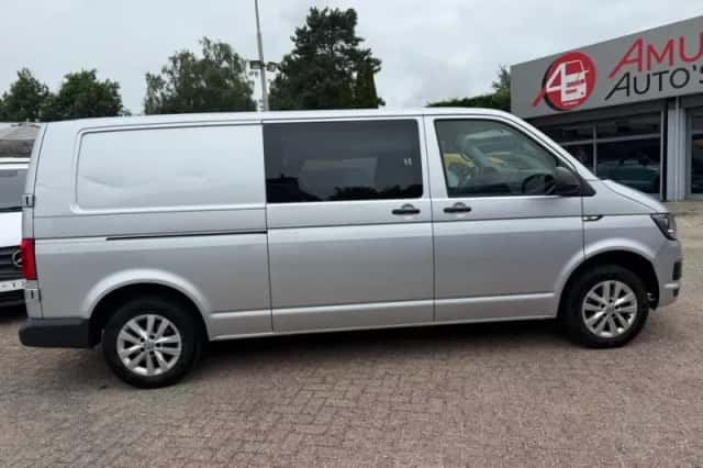 Volkswagen Transporter (2018) thumbnail 2