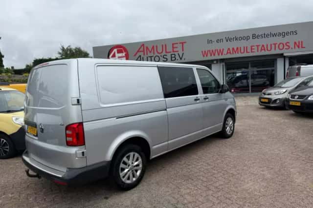 Volkswagen Transporter (2018) thumbnail 3