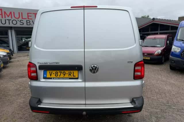 Volkswagen Transporter (2018) thumbnail 4