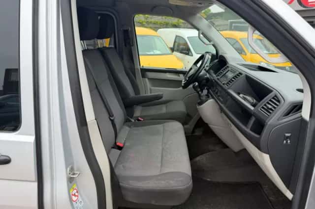 Volkswagen Transporter (2018) thumbnail 6
