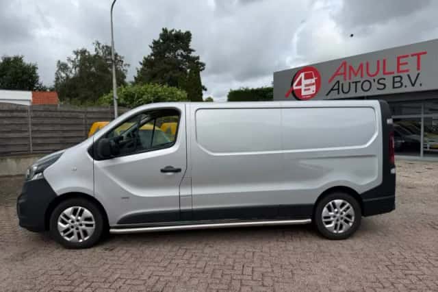 Opel Vivaro (2015) thumbnail 1