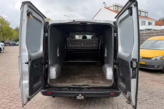 Opel Vivaro (2015) thumbnail 6