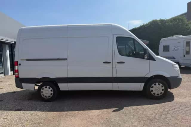 Mercedes-Benz Sprinter (2012) thumbnail 2