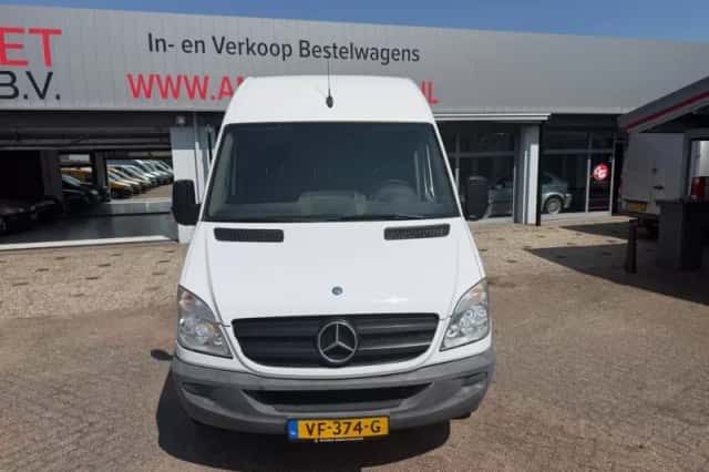 Mercedes-Benz Sprinter (2012) thumbnail 3