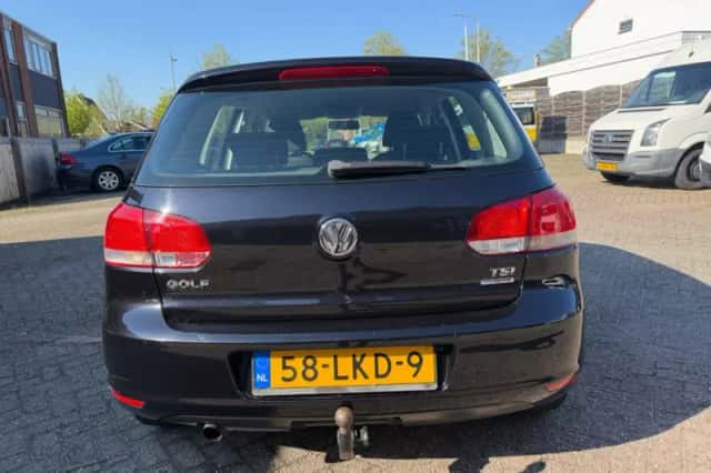 Volkswagen Golf (2010) thumbnail 3