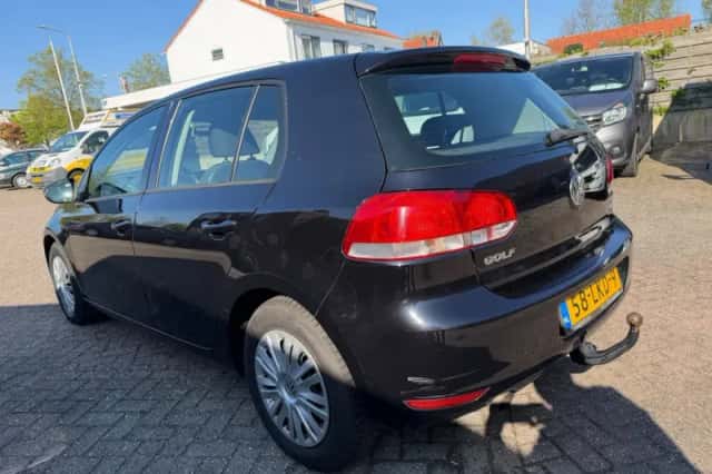 Volkswagen Golf (2010) thumbnail 4