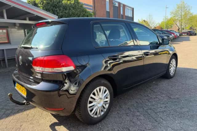 Volkswagen Golf (2010) thumbnail 6