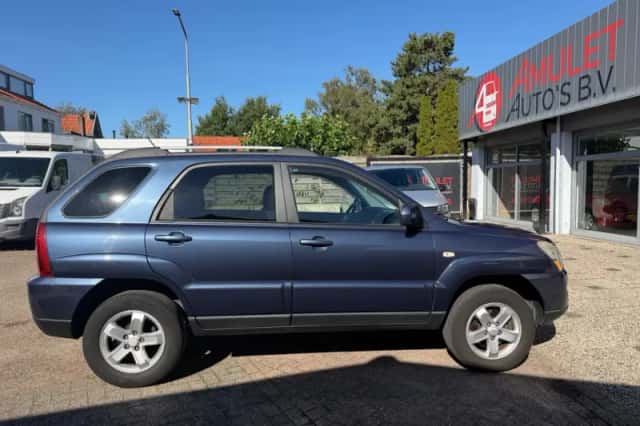 Kia Sportage (2009) thumbnail 2