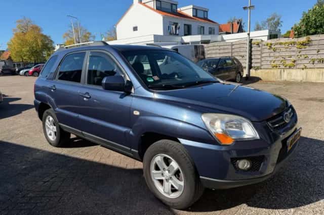 Kia Sportage (2009) thumbnail 3