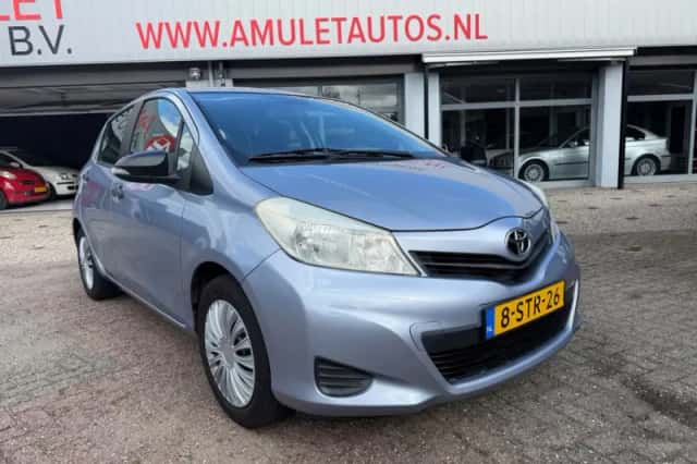 Toyota Yaris (2012) thumbnail 4