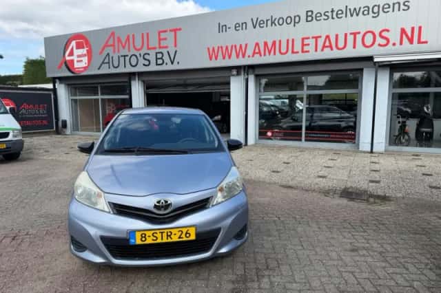 Toyota Yaris (2012) thumbnail 5
