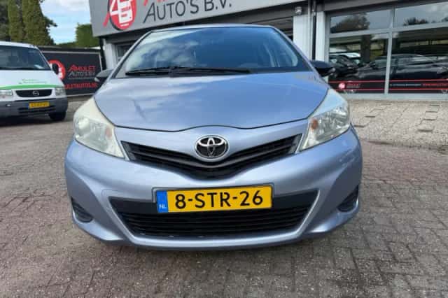 Toyota Yaris (2012) thumbnail 6