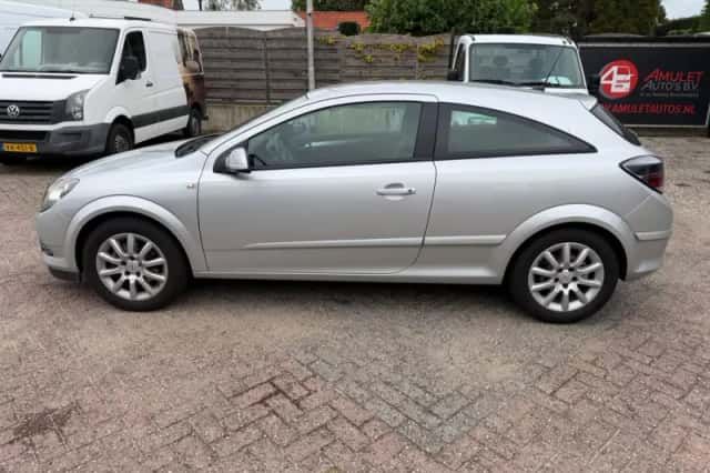 Opel Astra (2009) thumbnail 1