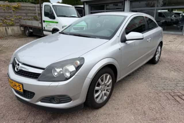 Opel Astra (2009) thumbnail 2